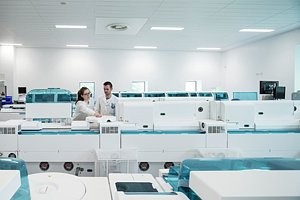 在線水質(zhì)檢測(cè)設(shè)備：多行業(yè)應(yīng)用與水質(zhì)安全保障